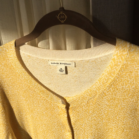 🌬Banana Republic Soft Yellow Cardigan - Picture 1 of 5